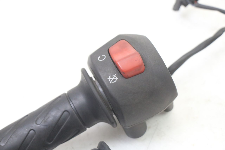 photo de COMMODO DROIT SUZUKI UH BURGMAN 125 (2002 - 2006)