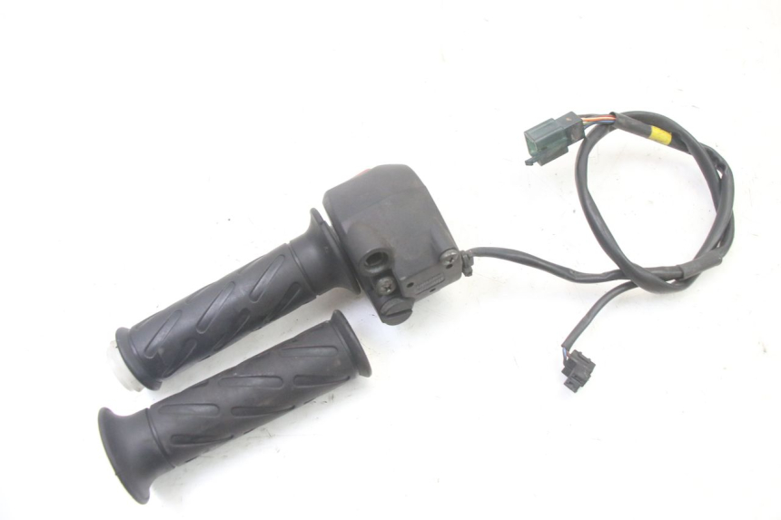 photo de COMMODO DROIT SUZUKI UH BURGMAN 125 (2002 - 2006)