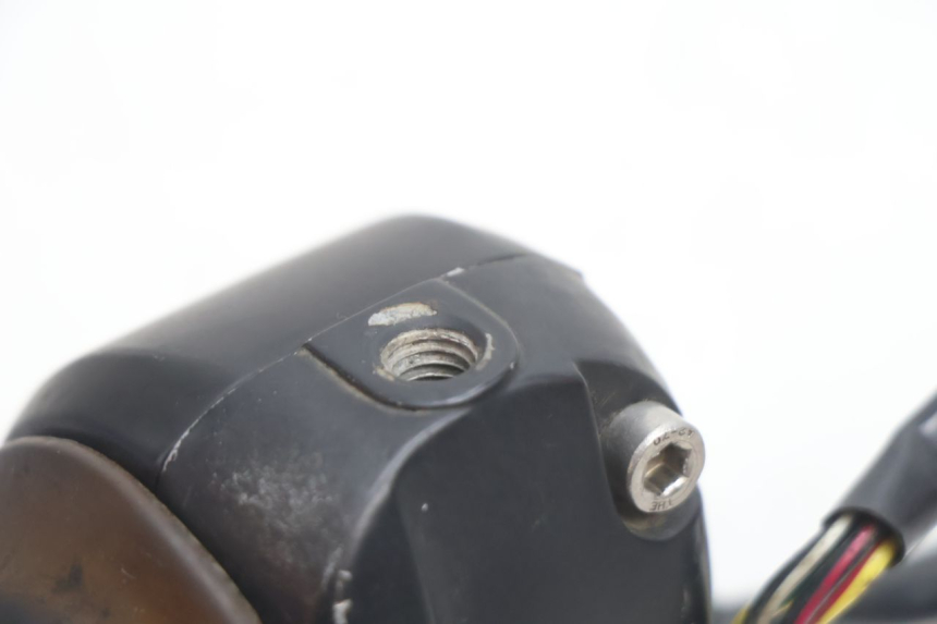 photo de COMMODO DROIT PEUGEOT V-CLIC VCLIC 50 (2007 - 2013) - Points de fixation