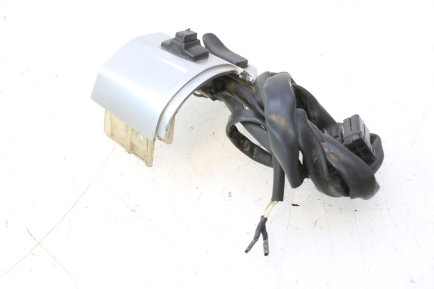 photo de COMMODO DROIT PIAGGIO VESPA PRIMAVERA 2T 50 (2013 - 2018) - Zoom état d’usage