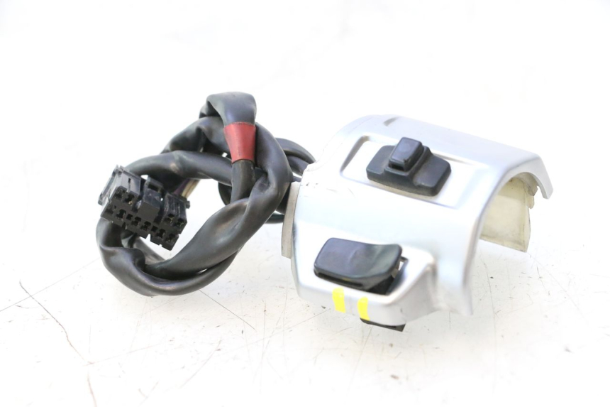 photo de COMMODO DROIT PIAGGIO VESPA PRIMAVERA 2T 50 (2013 - 2018) - Gros plan technique