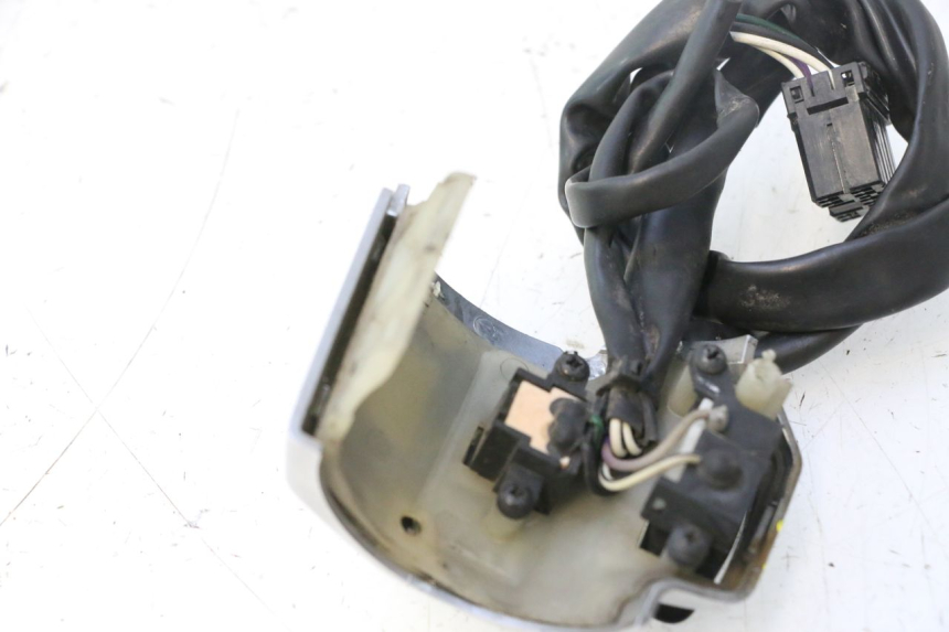 photo de COMMODO DROIT PIAGGIO VESPA PRIMAVERA 2T 50 (2013 - 2018) - État de surface