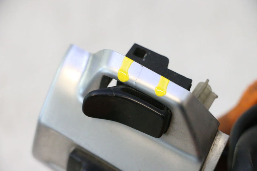 photo de COMMODO DROIT PIAGGIO VESPA PRIMAVERA 2T 50 (2013 - 2018) - Pièce contrôlée