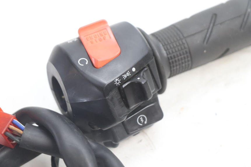 photo de COMMODO DROIT HONDA VFR FI RC46 800 (1998 - 2001) - Zoom état d’usage