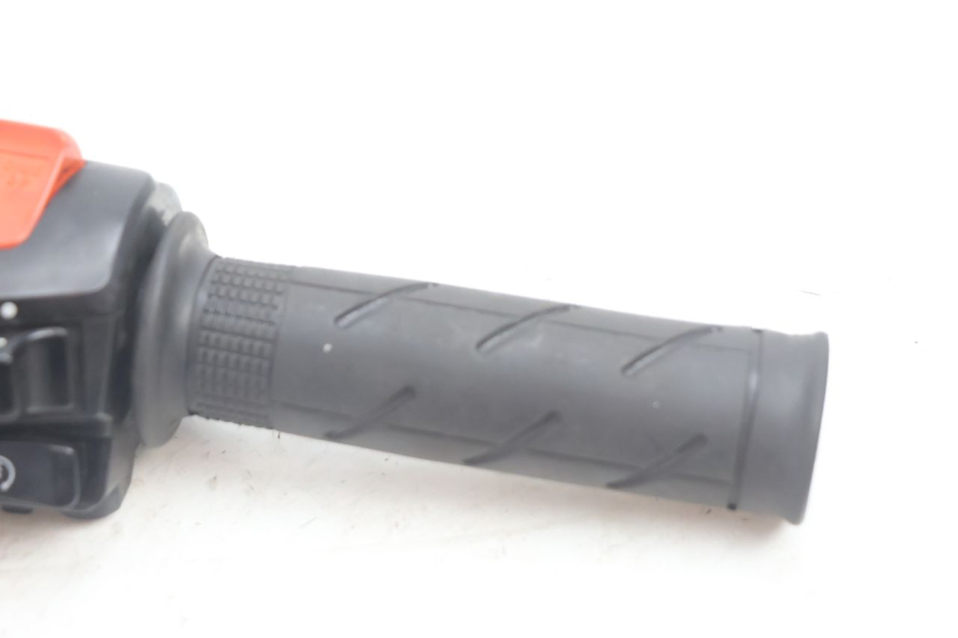 photo de COMMODO DROIT HONDA VFR FI RC46 800 (1998 - 2001) - Autre angle de vue