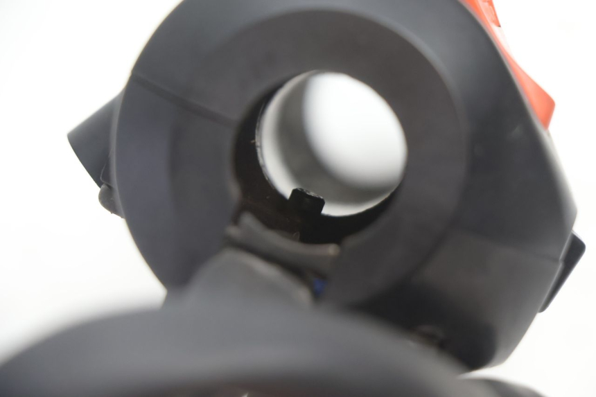 photo de COMMODO DROIT HONDA VFR FI RC46 800 (1998 - 2001) - Points de fixation