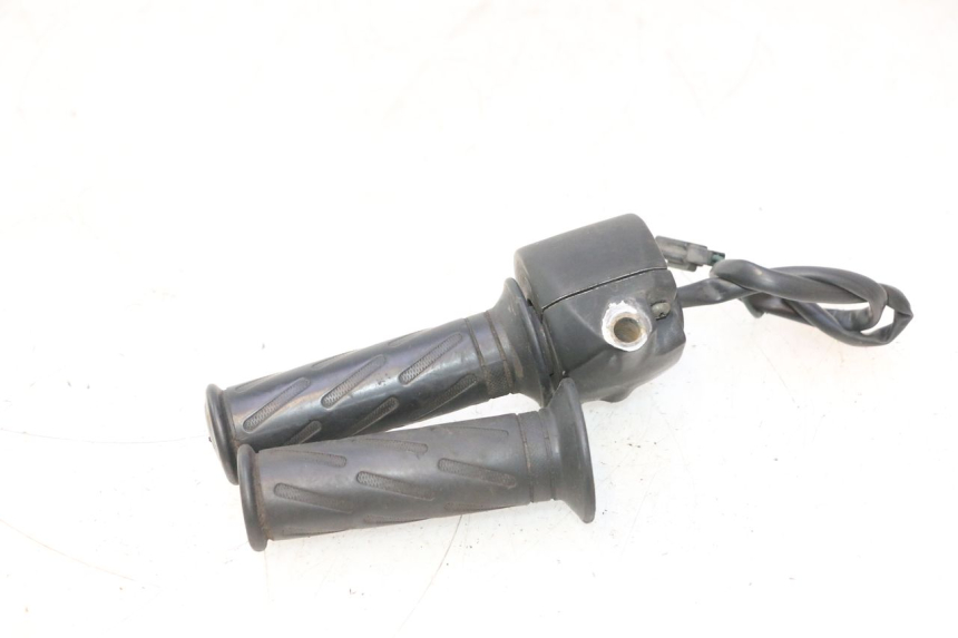 photo de COMMODO DROIT PEUGEOT VIVACITY NEW 2T 50 (2008 - 2017) - Points de fixation
