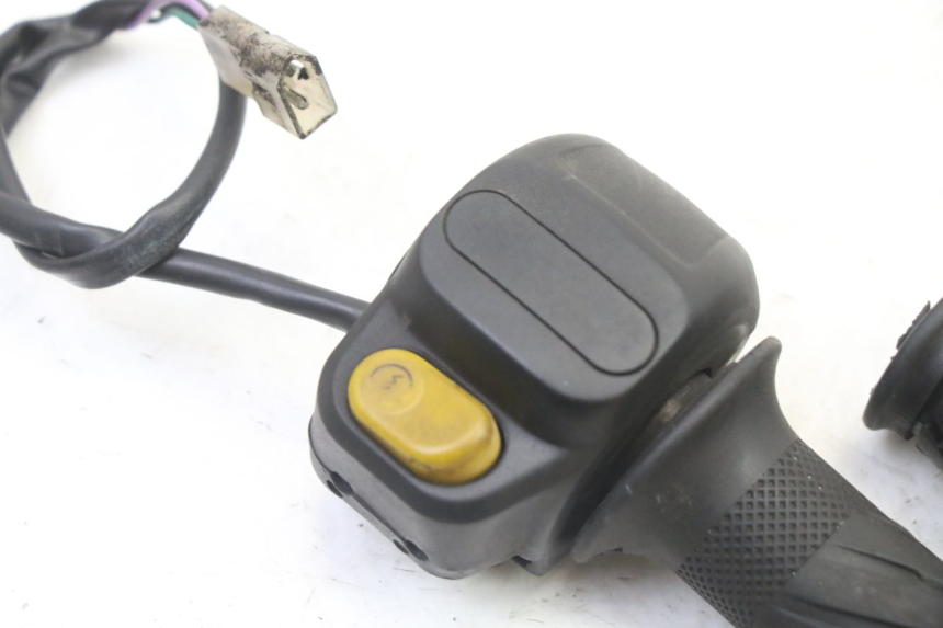 photo de COMMODO DROIT PEUGEOT VIVACITY 50 (2004 - 2009)