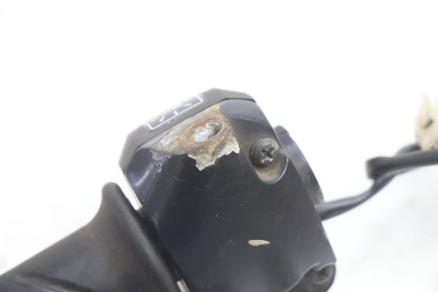 photo de COMMODO DROIT PEUGEOT VIVACITY 50 (2004 - 2009) - Vue d’ensemble