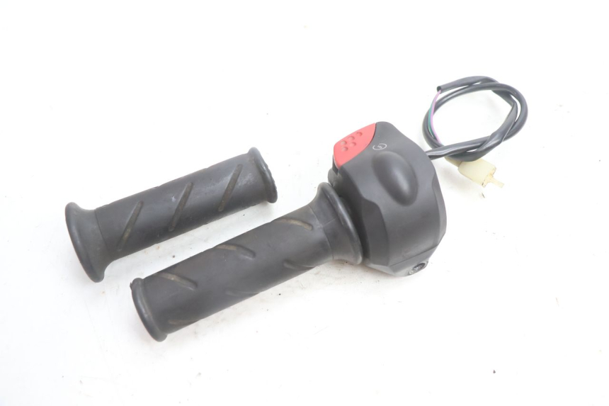 photo de COMMODO DROIT PEUGEOT VIVACITY 50 (2004 - 2009) - Zoom état d’usage