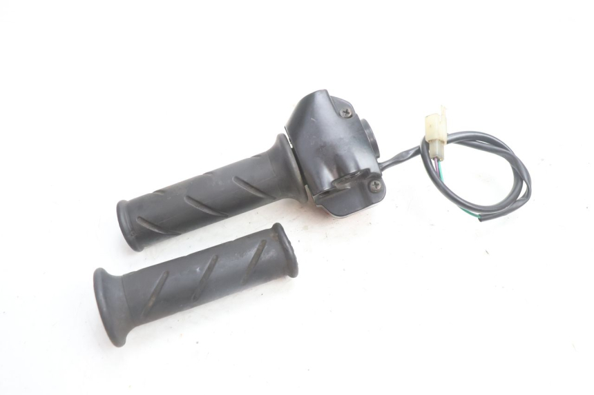 photo de COMMODO DROIT PEUGEOT VIVACITY 50 (2004 - 2009) - Autre angle de vue