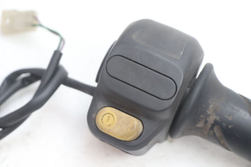 photo de COMMODO DROIT PEUGEOT VIVACITY 50 (1998 - 2003) - Détail de la pièce