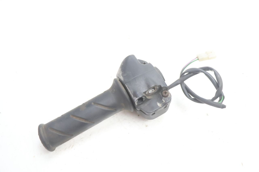 photo de COMMODO DROIT PEUGEOT VIVACITY 50 (1998 - 2003) - Gros plan technique