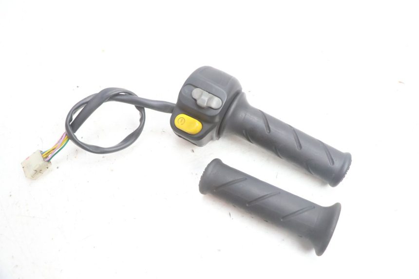 photo de COMMODO DROIT PEUGEOT VIVACITY 100 (1999 - 2008) - Vue principale