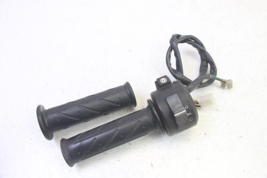 photo de COMMODO DROIT DAELIM VJ ROADWIN FI 125 (2008 - 2017) - Gros plan technique