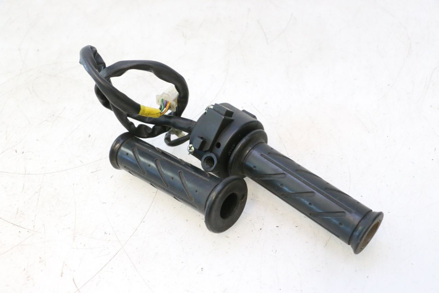 photo de COMMODO DROIT DAELIM VJ ROADWIN 125 (2004 - 2007) - État de surface