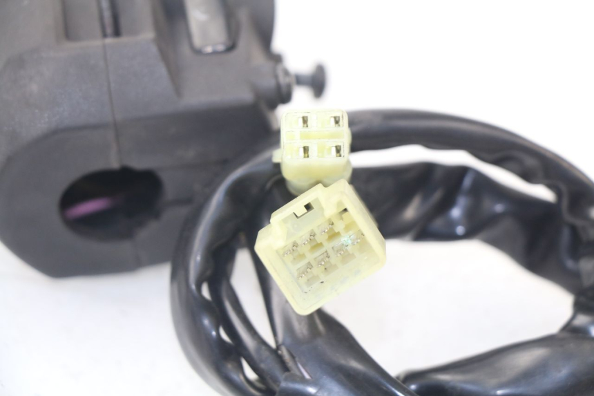 photo de COMMODO DROIT YAMAHA XMAX X-MAX ABS 125 (2014 - 2016) - Autre angle de vue