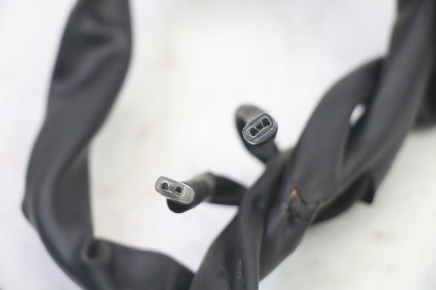 photo de COMMODO DROIT YAMAHA XMAX X-MAX 125 (2021 - 2025) - État de surface