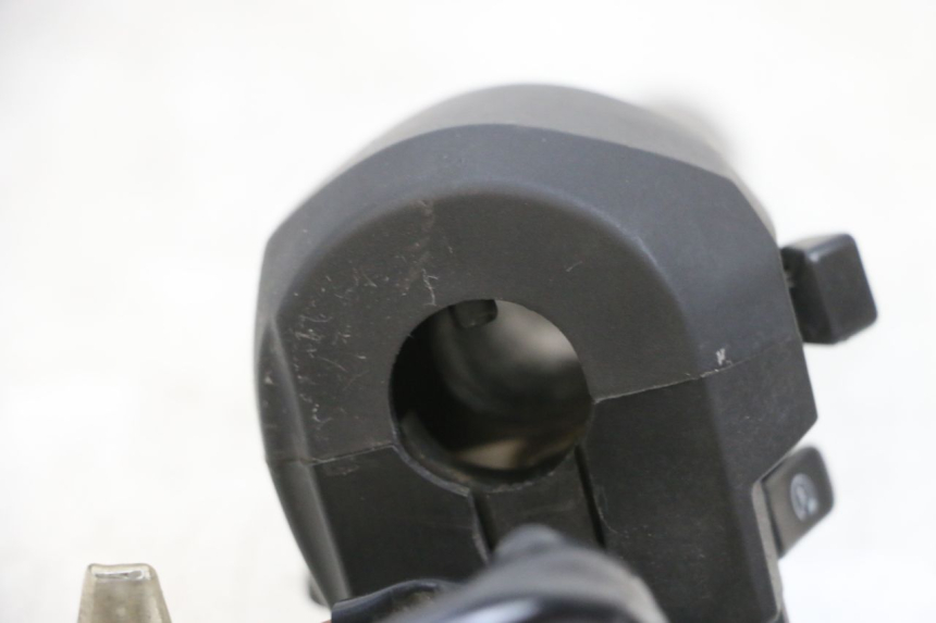 photo de COMMODO DROIT YAMAHA X-MAX XMAX 125 (2010 - 2014) - Zoom état d’usage