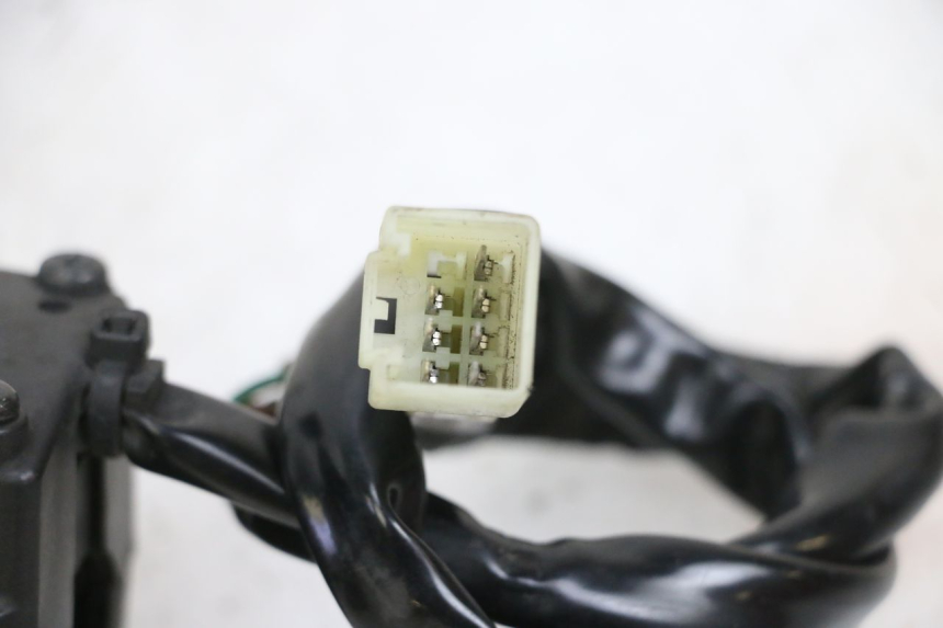 photo de COMMODO DROIT YAMAHA X-MAX XMAX 125 (2010 - 2014) - Autre angle de vue