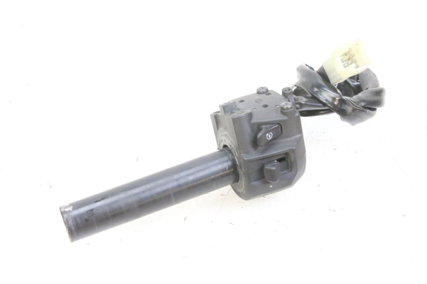 photo de COMMODO DROIT YAMAHA X-MAX XMAX 125 (2010 - 2014) - Gros plan technique