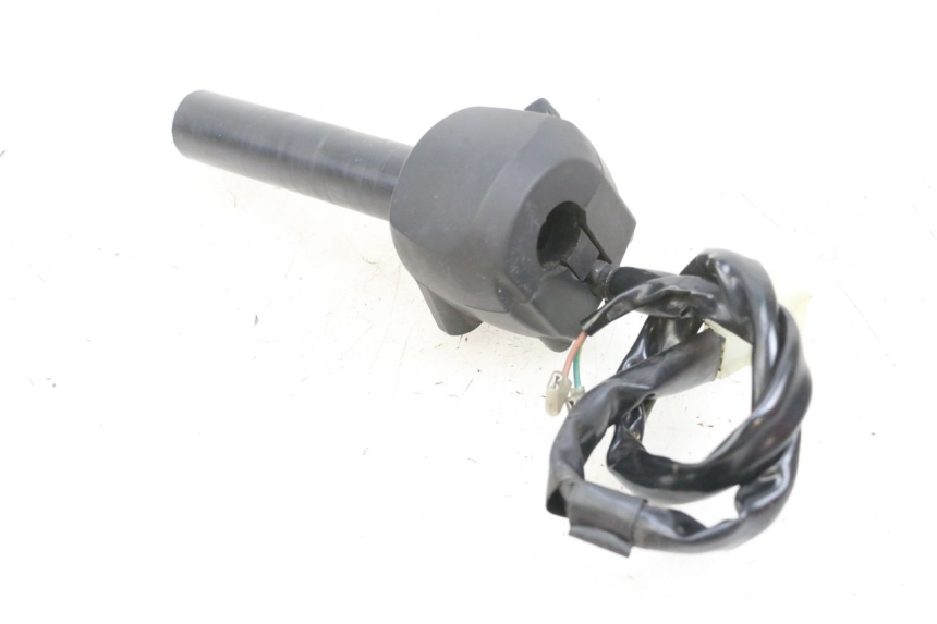 photo de COMMODO DROIT YAMAHA X-MAX XMAX 125 (2010 - 2014) - Points de fixation