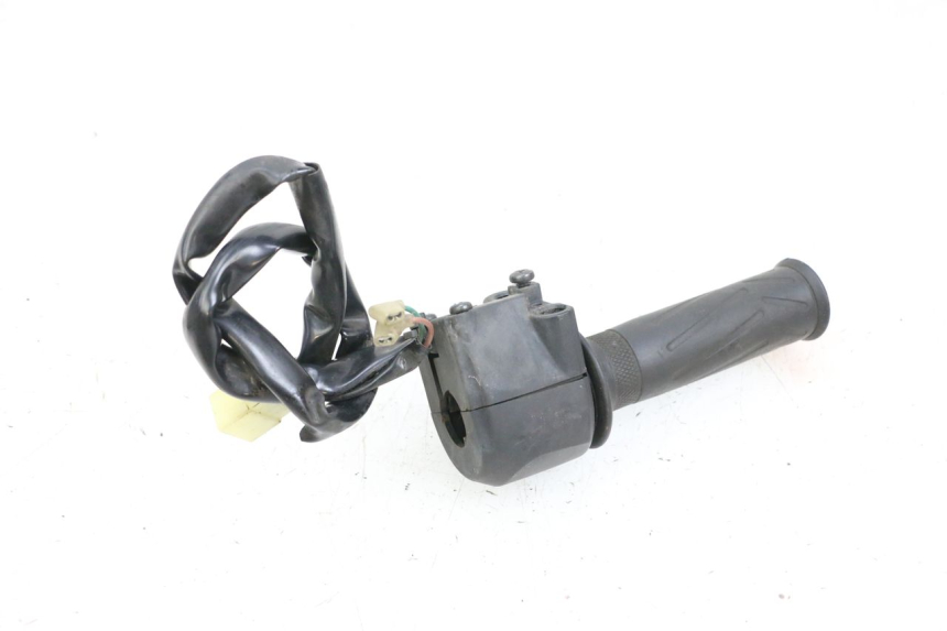 photo de COMMODO DROIT YAMAHA X-MAX XMAX 125 (2010 - 2013) - Gros plan technique