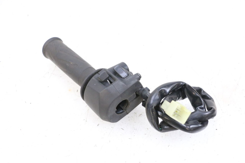 photo de COMMODO DROIT YAMAHA X-MAX XMAX 125 (2010 - 2013) - Points de fixation