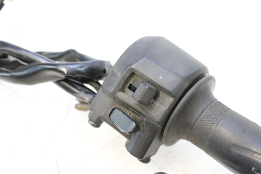 photo de COMMODO DROIT YAMAHA X-MAX XMAX 125 (2010 - 2013) - Zoom état d’usage