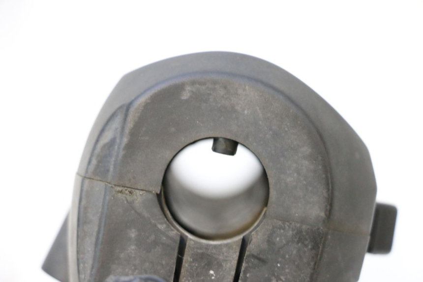 photo de COMMODO DROIT YAMAHA X-MAX XMAX 125 (2010 - 2013) - Points de fixation