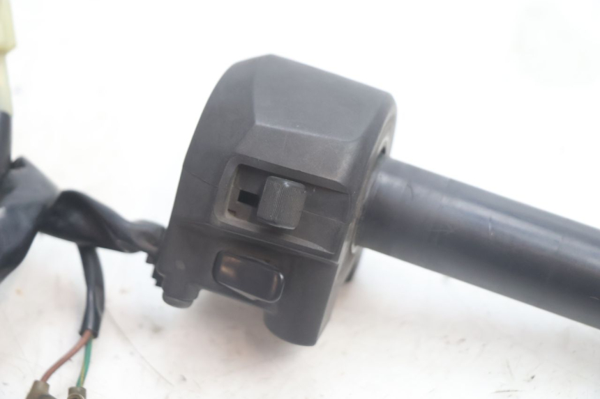 photo de COMMODO DROIT YAMAHA X-MAX XMAX 125 (2010 - 2013) - Détail de la pièce