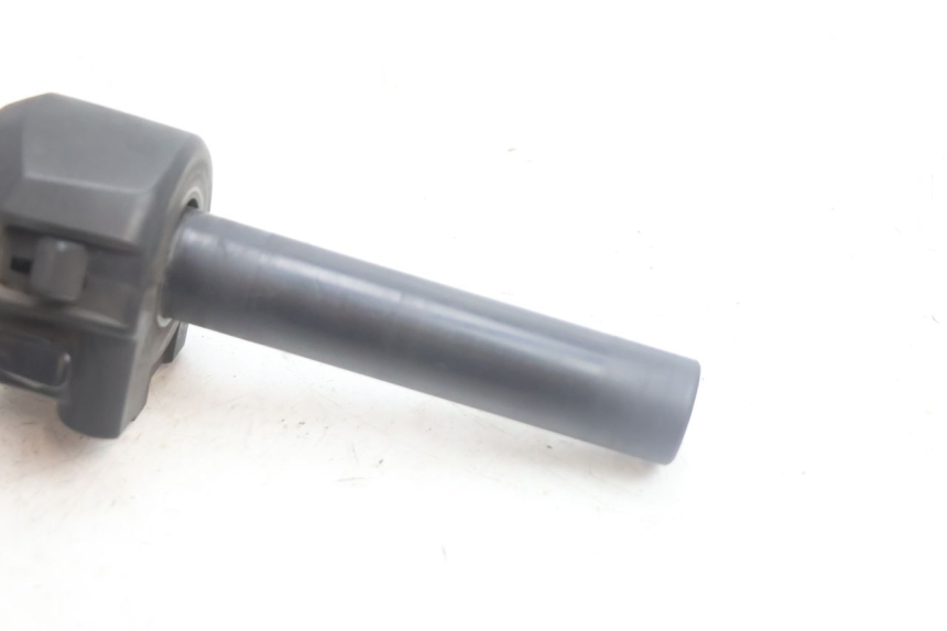 photo de COMMODO DROIT YAMAHA X-MAX XMAX 125 (2010 - 2013) - Zoom état d’usage