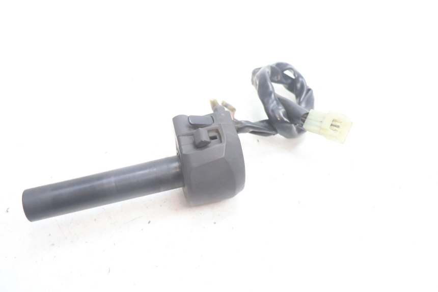photo de COMMODO DROIT YAMAHA X-MAX XMAX 125 (2010 - 2013) - Autre angle de vue