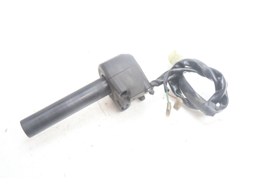photo de COMMODO DROIT YAMAHA X-MAX XMAX 125 (2010 - 2013) - Gros plan technique