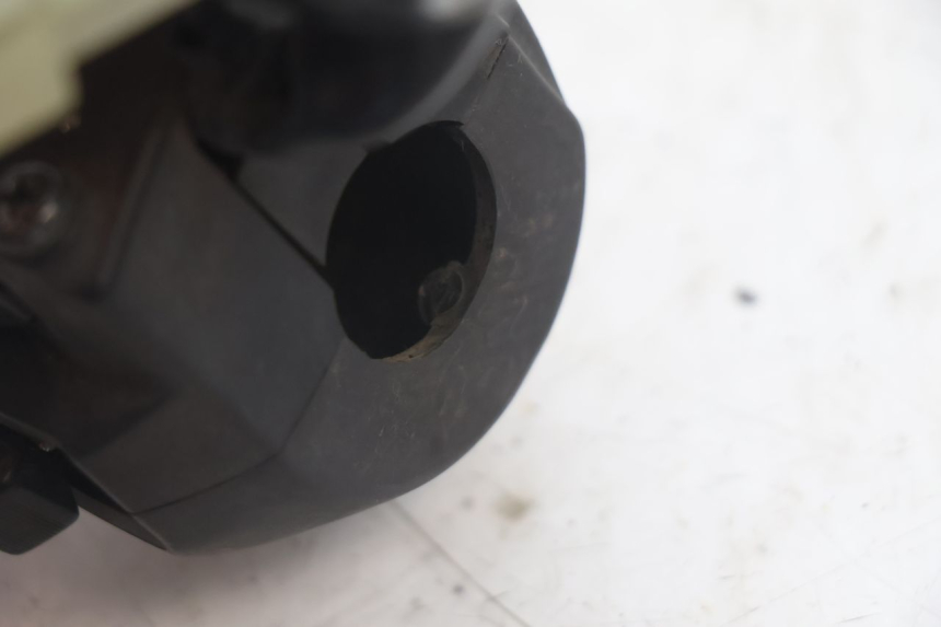 photo de COMMODO DROIT YAMAHA X-MAX XMAX 125 (2010 - 2013) - Vue d’ensemble