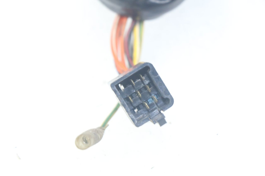 photo de COMMODO DROIT SUZUKI XF FREEWIND 650 (1997 - 2003) - Zoom état d’usage