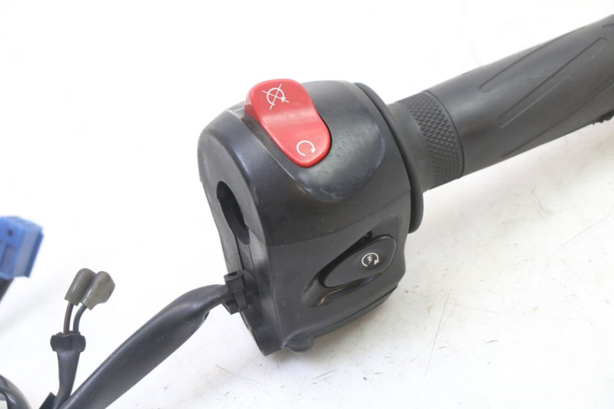 photo de COMMODO DROIT YAMAHA XJ6 ABS 600 (2008 - 2016)