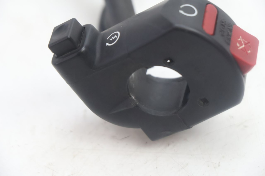 photo de COMMODO DROIT HONDA XLV VARADERO 125 (2007 - 2012) - Gros plan technique