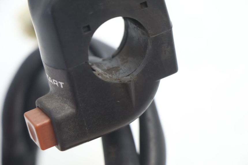 photo de COMMODO DROIT HONDA XRV AFRICA TWIN 750 (1990 - 1992) - Vue d’ensemble