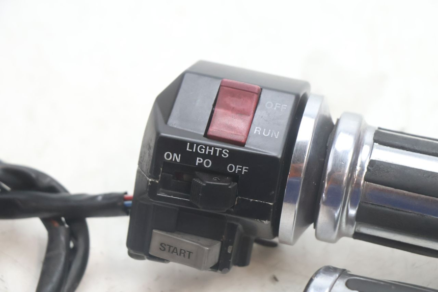 photo de COMMODO DROIT YAMAHA XV VIRAGO 535 (1988 - 2004) - Détail de la pièce