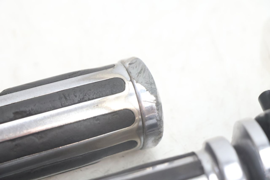 photo de COMMODO DROIT YAMAHA XV VIRAGO 535 (1988 - 2004) - Points de fixation