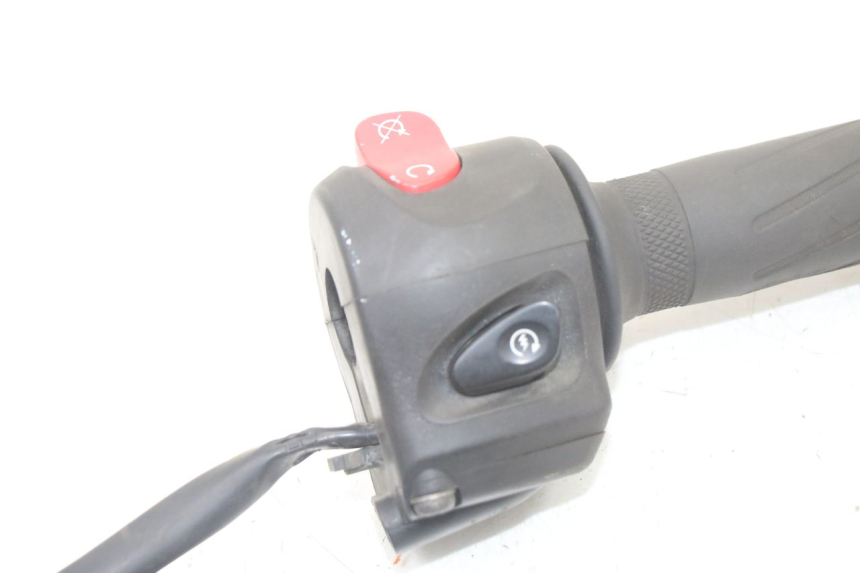 photo de COMMODO DROIT YAMAHA FZ6 FAZER S2 600 (2007 - 2011)
