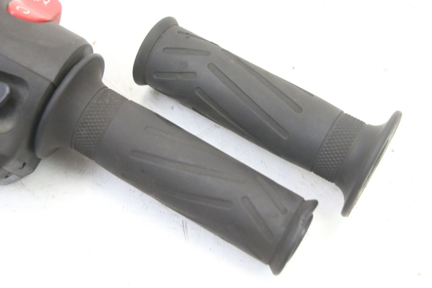 photo de COMMODO DROIT YAMAHA FZ6 FAZER S2 600 (2007 - 2011)