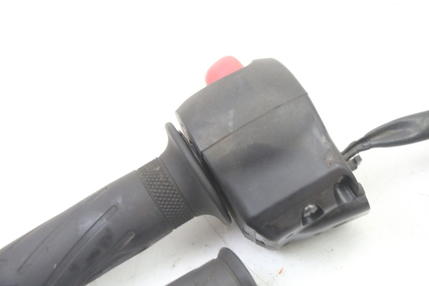 photo de COMMODO DROIT YAMAHA FZ6 FAZER S2 600 (2007 - 2011)