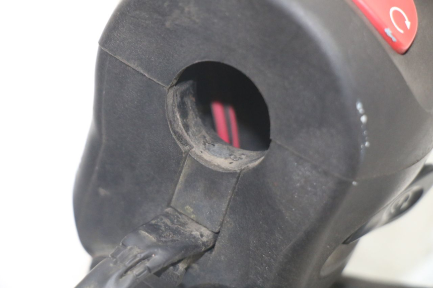 photo de COMMODO DROIT YAMAHA FZ6 FAZER S2 600 (2007 - 2011)