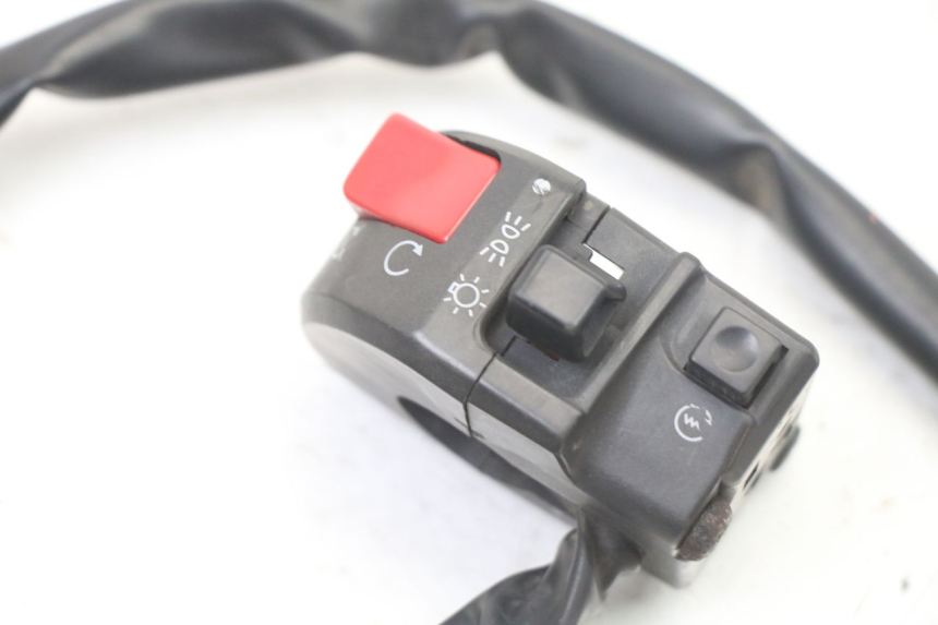 photo de COMMODO DROIT YAMAHA FZS FAZER 600 (2001 - 2003)