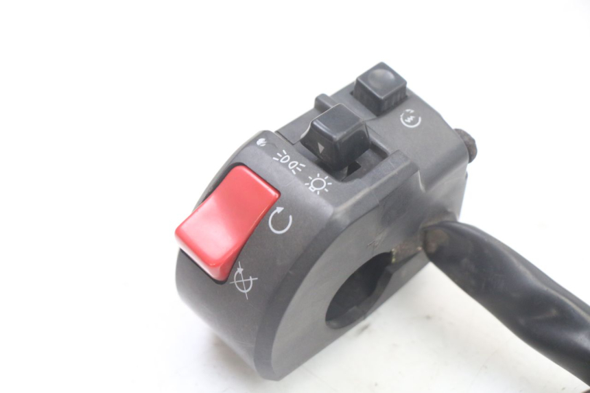 photo de COMMODO DROIT YAMAHA FZS FAZER 600 (2001 - 2003)