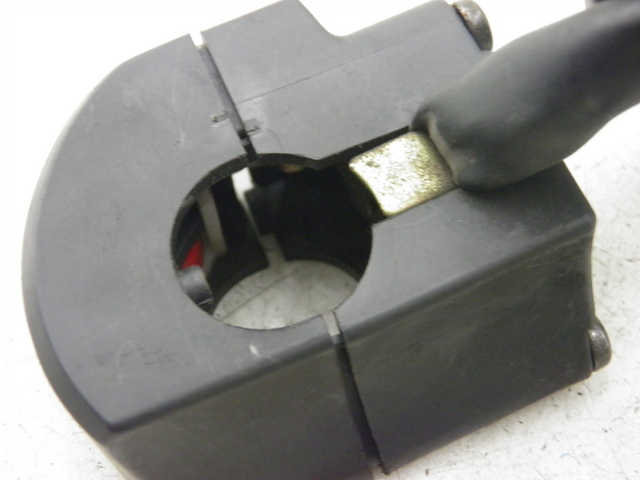 photo de COMMODO DROIT YAMAHA XJS DIVERSION 600 (2000 - 2003) - Points de fixation