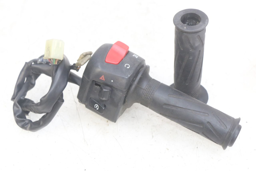 photo de COMMODO DROIT YAMAHA YP MAJESTY 400 (2004 - 2008)