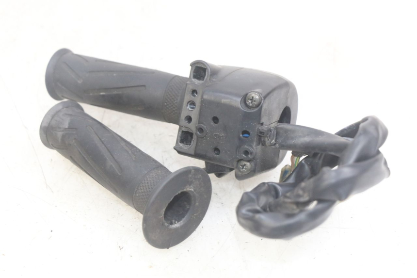 photo de COMMODO DROIT YAMAHA YP MAJESTY 400 (2004 - 2008)